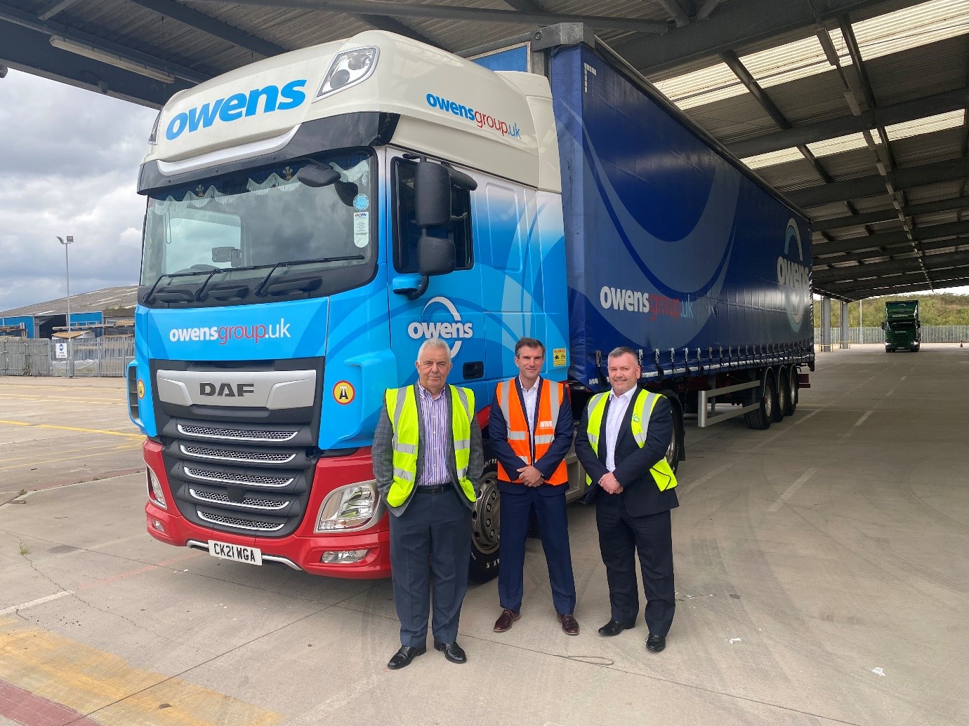 Port of Cardiff celebrates new distribution centre lease with Owens Group